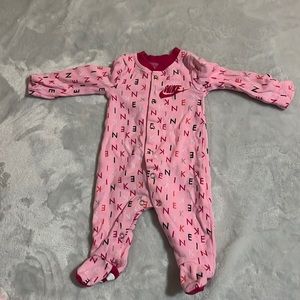 Nike pink sleeper size newborn